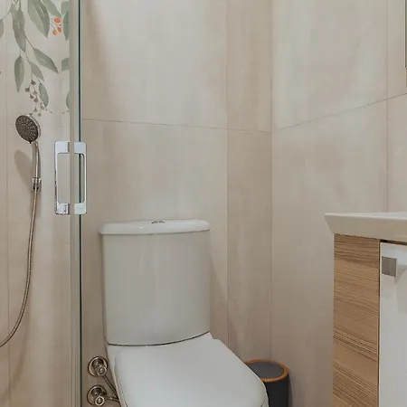 Marcian's Column - Orange And Blue 酒店