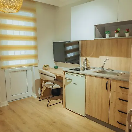 Marcian's Column - Orange And Blue 酒店