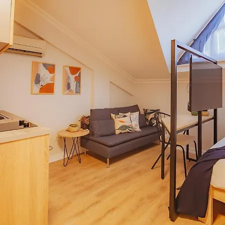 호텔 Marcian's Column - Orange And Blue