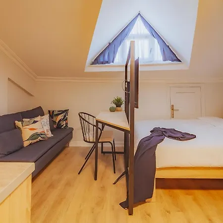 Marcian's Column - Orange And Blue 이스탄불