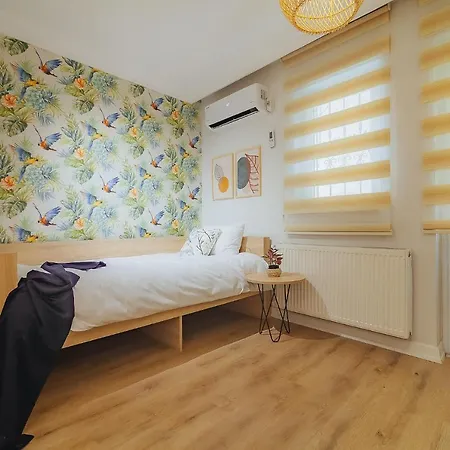 호텔 Marcian's Column - Orange And Blue