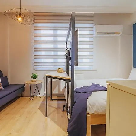 Marcian's Column - Orange And Blue 호텔 이스탄불