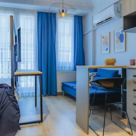 Marcian's Column - Orange And Blue 이스탄불