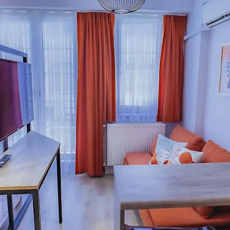 Marcian's Column - Orange And Blue 호텔 이스탄불