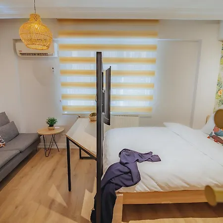 Marcian's Column - Orange And Blue 호텔 *