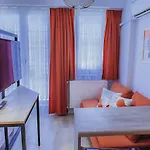 Marcian's Column - Orange And Blue Hotell Istanbul