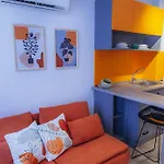 Hotell Marcian's Column - Orange And Blue